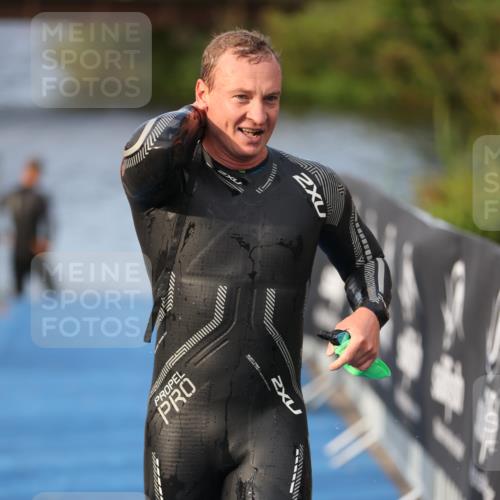 25.08.2024 - Elbe Triathlon Hamburg H.Heesch http://msf.ph/oto/6836919 25.08.2024 08:36:20 Schwimmen 43, 45, 46, 54, 88, 90 meine-sportfotos.de
