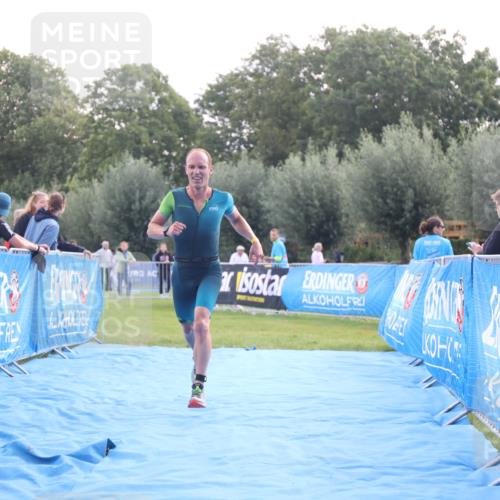 25.08.2024 - Elbe Triathlon Hamburg H.Heesch http://msf.ph/oto/6836922 25.08.2024 10:18:23 Ziel 42 meine-sportfotos.de