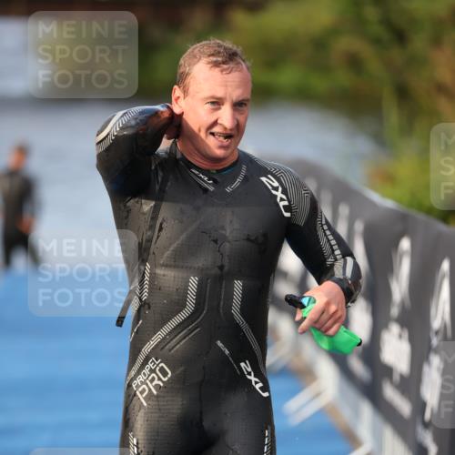 25.08.2024 - Elbe Triathlon Hamburg H.Heesch http://msf.ph/oto/6836923 25.08.2024 08:36:20 Schwimmen 43, 45, 46, 54, 88, 90 meine-sportfotos.de