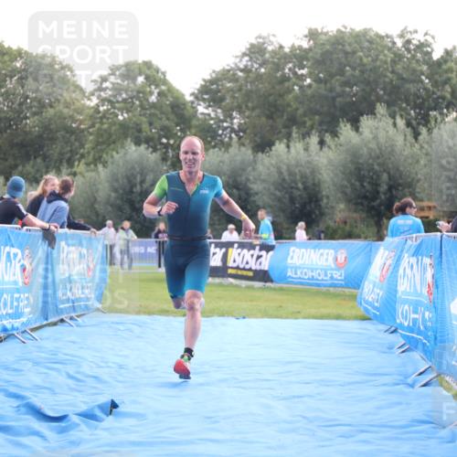 25.08.2024 - Elbe Triathlon Hamburg H.Heesch http://msf.ph/oto/6836926 25.08.2024 10:18:23 Ziel 42 meine-sportfotos.de