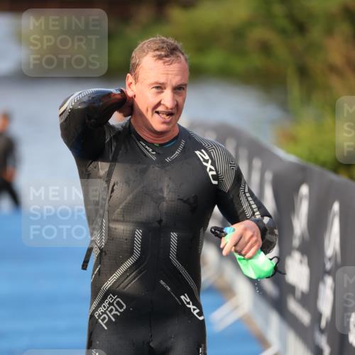 25.08.2024 - Elbe Triathlon Hamburg H.Heesch http://msf.ph/oto/6836928 25.08.2024 08:36:20 Schwimmen 43, 45, 46, 54, 88, 90 meine-sportfotos.de