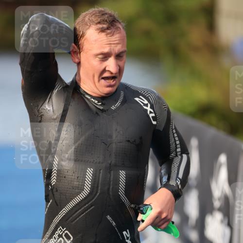 25.08.2024 - Elbe Triathlon Hamburg H.Heesch http://msf.ph/oto/6836939 25.08.2024 08:36:21 Schwimmen 43, 45, 46, 54, 88, 90 meine-sportfotos.de