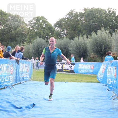 25.08.2024 - Elbe Triathlon Hamburg H.Heesch http://msf.ph/oto/6836941 25.08.2024 10:18:23 Ziel 42 meine-sportfotos.de