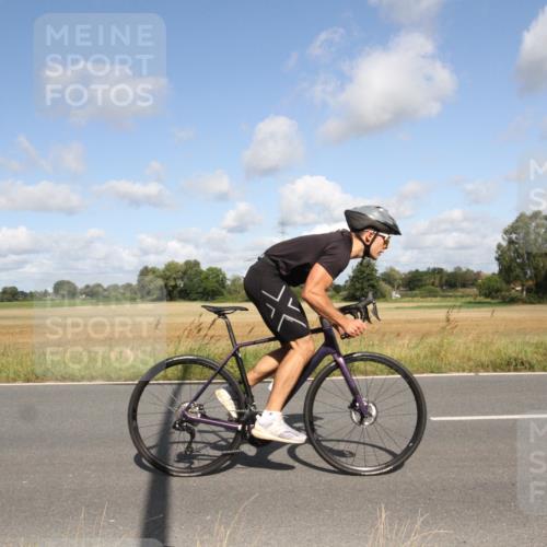 25.08.2024 - Elbe Triathlon Hamburg Fuchs,  Jonas http://msf.ph/oto/6836944 25.08.2024 10:37:04 Radfahren 554, 584, 556, 622, 617, 632 meine-sportfotos.de