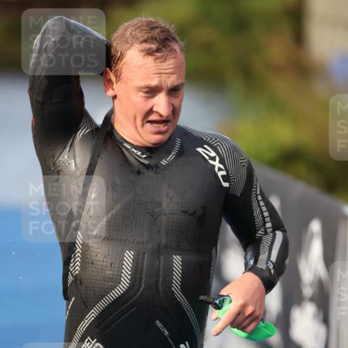 25.08.2024 - Elbe Triathlon Hamburg H.Heesch http://msf.ph/oto/6836945 25.08.2024 08:36:21 Schwimmen 43, 45, 46, 54, 88, 90 meine-sportfotos.de