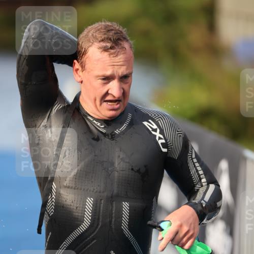 25.08.2024 - Elbe Triathlon Hamburg H.Heesch http://msf.ph/oto/6836950 25.08.2024 08:36:21 Schwimmen 43, 45, 46, 54, 88, 90 meine-sportfotos.de