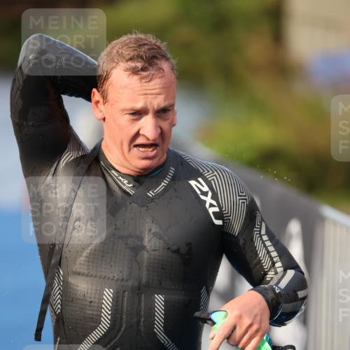 25.08.2024 - Elbe Triathlon Hamburg H.Heesch http://msf.ph/oto/6836954 25.08.2024 08:36:21 Schwimmen 43, 45, 46, 54, 88, 90 meine-sportfotos.de