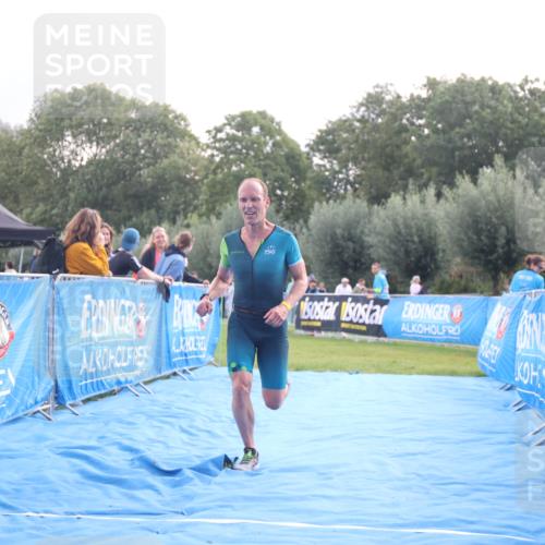 25.08.2024 - Elbe Triathlon Hamburg H.Heesch http://msf.ph/oto/6836956 25.08.2024 10:18:23 Ziel 42 meine-sportfotos.de