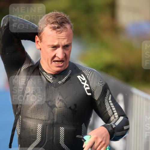 25.08.2024 - Elbe Triathlon Hamburg H.Heesch http://msf.ph/oto/6836960 25.08.2024 08:36:21 Schwimmen 43, 45, 46, 54, 88, 90 meine-sportfotos.de