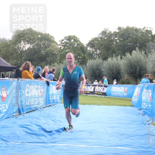 25.08.2024 - Elbe Triathlon Hamburg H.Heesch http://msf.ph/oto/6836962 25.08.2024 10:18:23 Ziel 42 meine-sportfotos.de