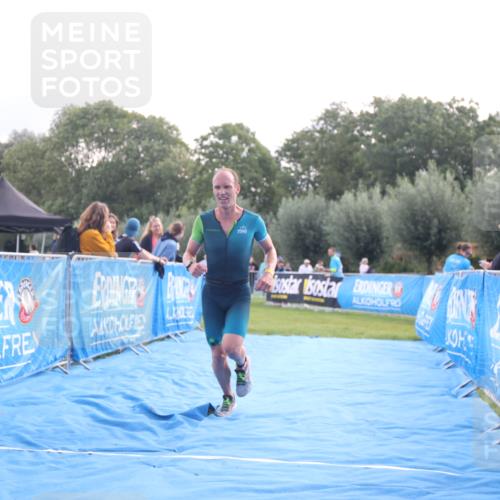 25.08.2024 - Elbe Triathlon Hamburg H.Heesch http://msf.ph/oto/6836968 25.08.2024 10:18:23 Ziel 42 meine-sportfotos.de