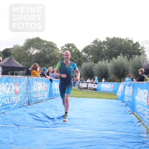 25.08.2024 - Elbe Triathlon Hamburg H.Heesch http://msf.ph/oto/6836977 25.08.2024 10:18:23 Ziel 42 meine-sportfotos.de