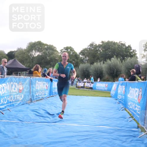 25.08.2024 - Elbe Triathlon Hamburg H.Heesch http://msf.ph/oto/6836979 25.08.2024 10:18:23 Ziel 42 meine-sportfotos.de