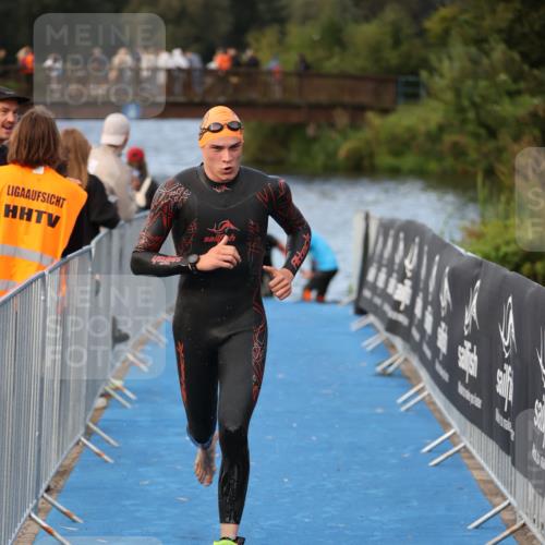 25.08.2024 - Elbe Triathlon Hamburg H.Heesch http://msf.ph/oto/6836987 25.08.2024 08:36:41 Schwimmen 44, 90 meine-sportfotos.de