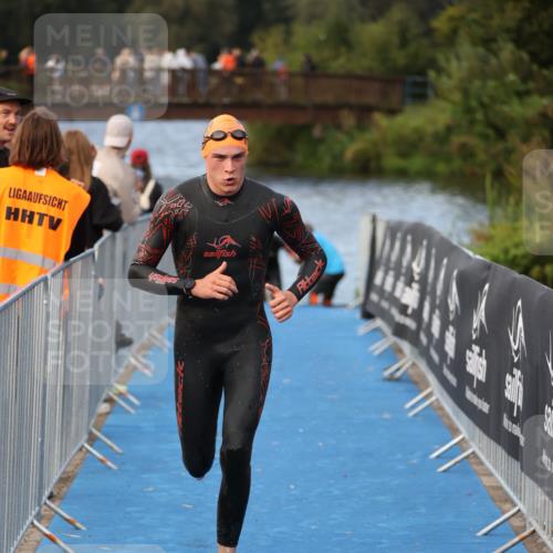 25.08.2024 - Elbe Triathlon Hamburg H.Heesch http://msf.ph/oto/6836992 25.08.2024 08:36:41 Schwimmen 44, 90 meine-sportfotos.de