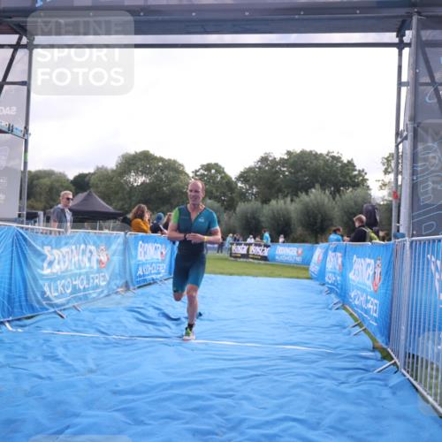 25.08.2024 - Elbe Triathlon Hamburg H.Heesch http://msf.ph/oto/6836993 25.08.2024 10:18:24 Ziel 42 meine-sportfotos.de
