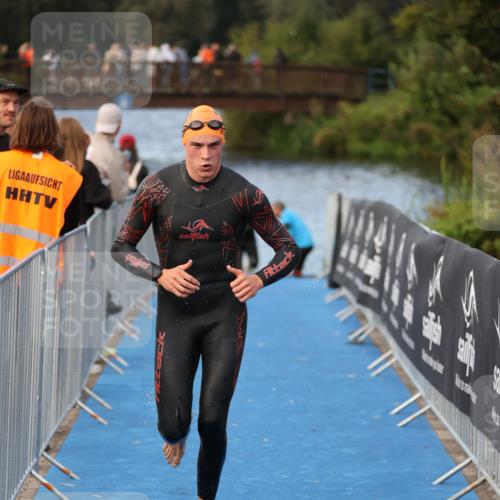 25.08.2024 - Elbe Triathlon Hamburg H.Heesch http://msf.ph/oto/6836996 25.08.2024 08:36:41 Schwimmen 44, 90 meine-sportfotos.de