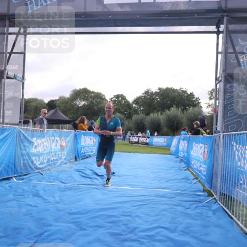 25.08.2024 - Elbe Triathlon Hamburg H.Heesch http://msf.ph/oto/6836997 25.08.2024 10:18:24 Ziel 42 meine-sportfotos.de