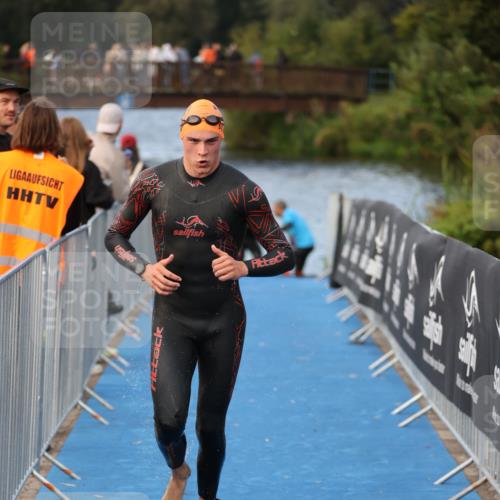 25.08.2024 - Elbe Triathlon Hamburg H.Heesch http://msf.ph/oto/6837000 25.08.2024 08:36:41 Schwimmen 44, 90 meine-sportfotos.de