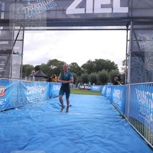 25.08.2024 - Elbe Triathlon Hamburg H.Heesch http://msf.ph/oto/6837007 25.08.2024 10:18:24 Ziel 42 meine-sportfotos.de