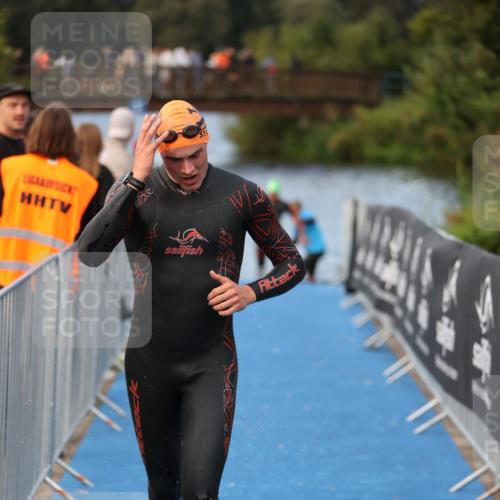 25.08.2024 - Elbe Triathlon Hamburg H.Heesch http://msf.ph/oto/6837009 25.08.2024 08:36:42 Schwimmen 44, 90 meine-sportfotos.de