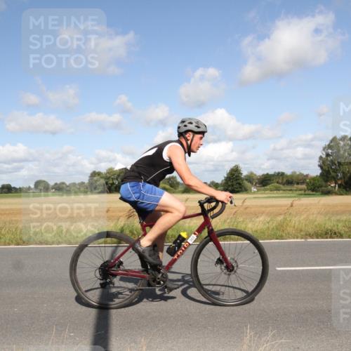 25.08.2024 - Elbe Triathlon Hamburg Fuchs,  Jonas http://msf.ph/oto/6837011 25.08.2024 10:37:31 Radfahren 660, 767, 700, 611, 569, 652, 639 meine-sportfotos.de