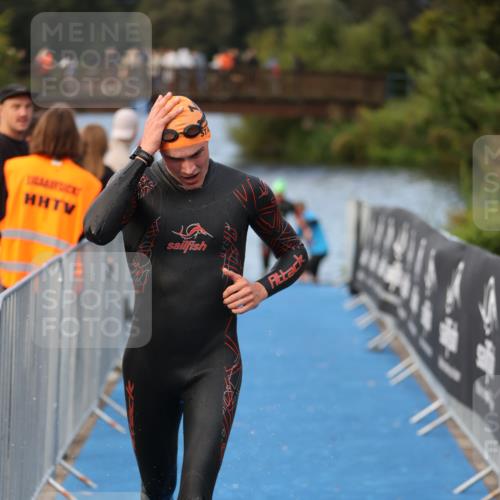 25.08.2024 - Elbe Triathlon Hamburg H.Heesch http://msf.ph/oto/6837013 25.08.2024 08:36:42 Schwimmen 44, 90 meine-sportfotos.de