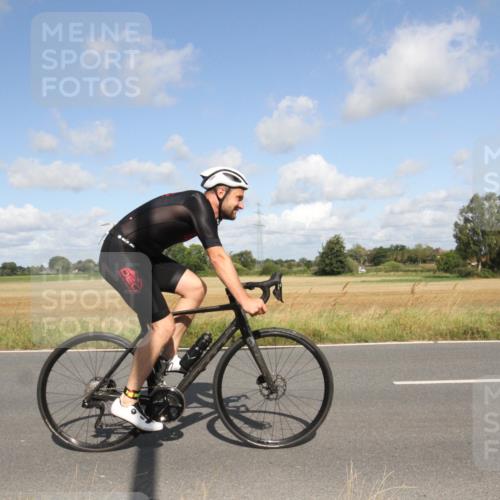 25.08.2024 - Elbe Triathlon Hamburg Fuchs,  Jonas http://msf.ph/oto/6837016 25.08.2024 10:37:32 Radfahren 660, 767, 700, 611, 569, 652, 639 meine-sportfotos.de