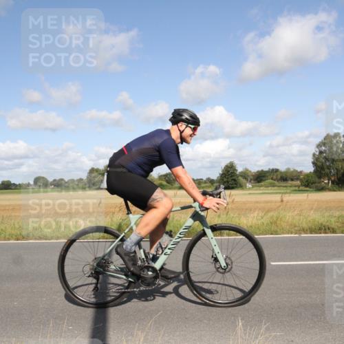 25.08.2024 - Elbe Triathlon Hamburg Fuchs,  Jonas http://msf.ph/oto/6837022 25.08.2024 10:37:35 Radfahren 700, 611, 569, 652, 639, 540 meine-sportfotos.de