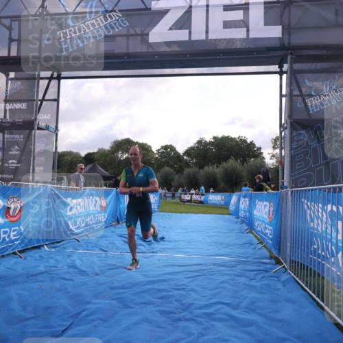 25.08.2024 - Elbe Triathlon Hamburg H.Heesch http://msf.ph/oto/6837024 25.08.2024 10:18:24 Ziel 42 meine-sportfotos.de