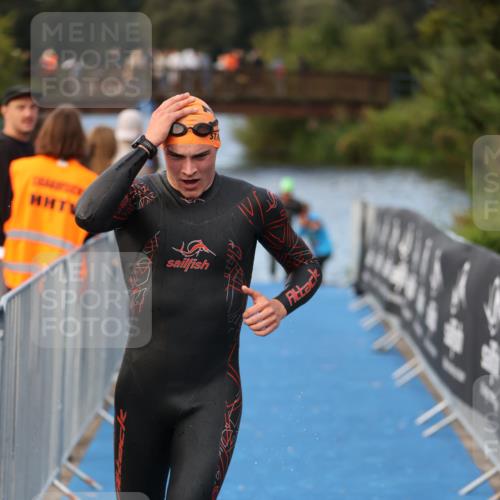 25.08.2024 - Elbe Triathlon Hamburg H.Heesch http://msf.ph/oto/6837025 25.08.2024 08:36:42 Schwimmen 44, 90 meine-sportfotos.de