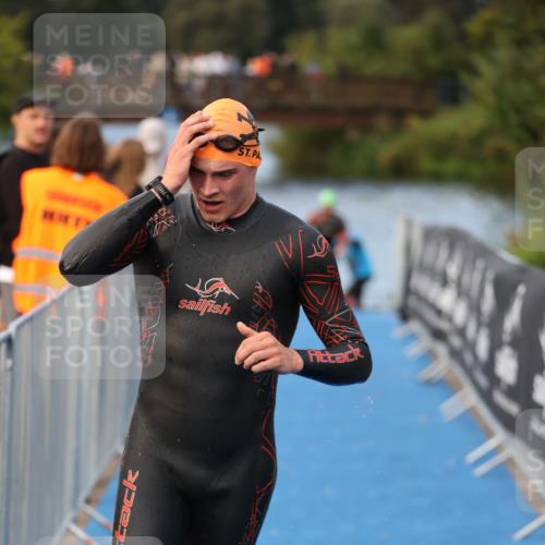 25.08.2024 - Elbe Triathlon Hamburg H.Heesch http://msf.ph/oto/6837042 25.08.2024 08:36:42 Schwimmen 44, 90 meine-sportfotos.de