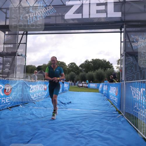 25.08.2024 - Elbe Triathlon Hamburg H.Heesch http://msf.ph/oto/6837046 25.08.2024 10:18:24 Ziel 42 meine-sportfotos.de