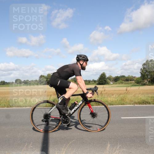 25.08.2024 - Elbe Triathlon Hamburg Fuchs,  Jonas http://msf.ph/oto/6837047 25.08.2024 10:37:55 Radfahren 646, 560, 760, 462, 520 meine-sportfotos.de