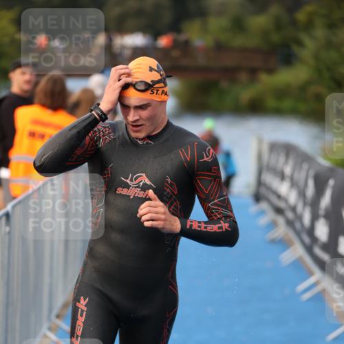 25.08.2024 - Elbe Triathlon Hamburg H.Heesch http://msf.ph/oto/6837048 25.08.2024 08:36:42 Schwimmen 44, 90 meine-sportfotos.de