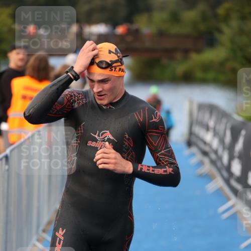 25.08.2024 - Elbe Triathlon Hamburg H.Heesch http://msf.ph/oto/6837050 25.08.2024 08:36:42 Schwimmen 44, 90 meine-sportfotos.de