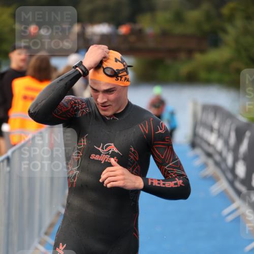 25.08.2024 - Elbe Triathlon Hamburg H.Heesch http://msf.ph/oto/6837054 25.08.2024 08:36:42 Schwimmen 44, 90 meine-sportfotos.de