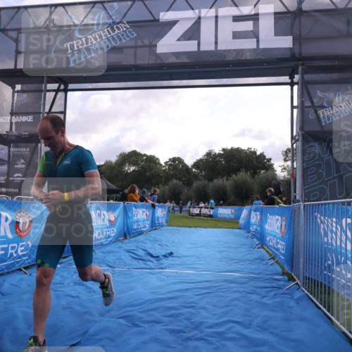 25.08.2024 - Elbe Triathlon Hamburg H.Heesch http://msf.ph/oto/6837060 25.08.2024 10:18:25 Ziel 42 meine-sportfotos.de