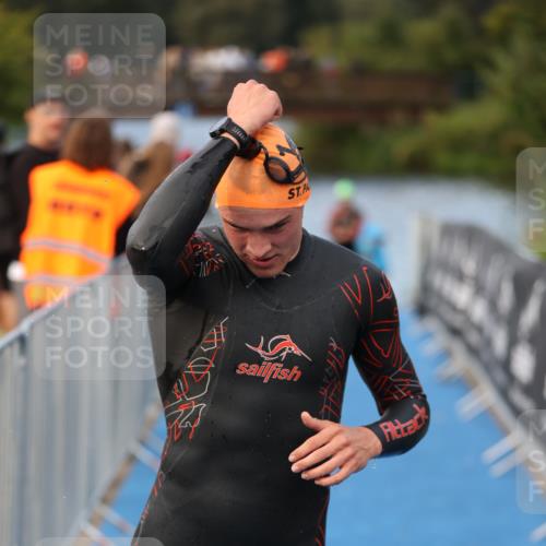 25.08.2024 - Elbe Triathlon Hamburg H.Heesch http://msf.ph/oto/6837065 25.08.2024 08:36:42 Schwimmen 44, 90 meine-sportfotos.de