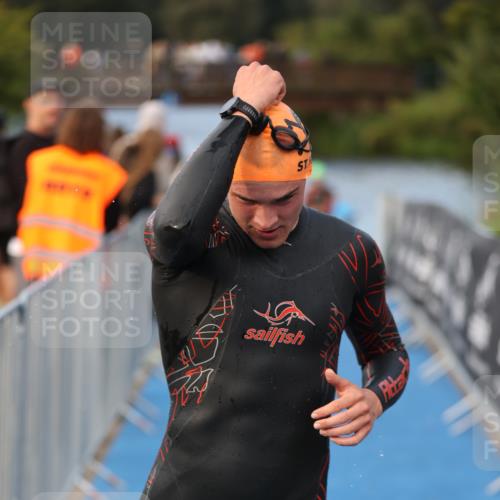 25.08.2024 - Elbe Triathlon Hamburg H.Heesch http://msf.ph/oto/6837069 25.08.2024 08:36:42 Schwimmen 44, 90 meine-sportfotos.de