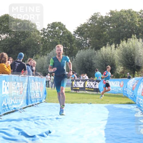 25.08.2024 - Elbe Triathlon Hamburg H.Heesch http://msf.ph/oto/6837076 25.08.2024 10:18:36 Ziel 45 meine-sportfotos.de