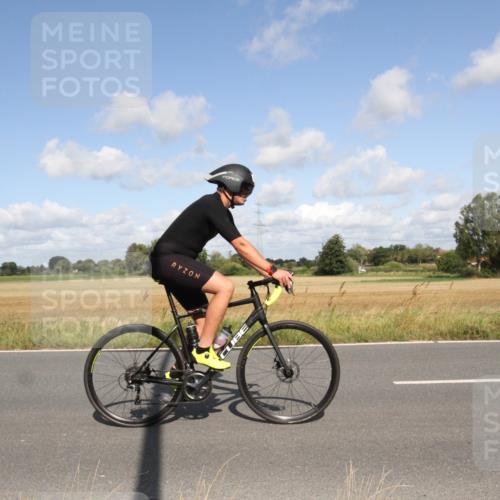 25.08.2024 - Elbe Triathlon Hamburg Fuchs,  Jonas http://msf.ph/oto/6837115 25.08.2024 10:38:33 Radfahren 570, 750, 635, 538, 637, 1429, 517 meine-sportfotos.de