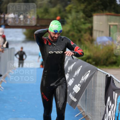 25.08.2024 - Elbe Triathlon Hamburg H.Heesch http://msf.ph/oto/6837127 25.08.2024 08:36:51 Schwimmen 44 meine-sportfotos.de
