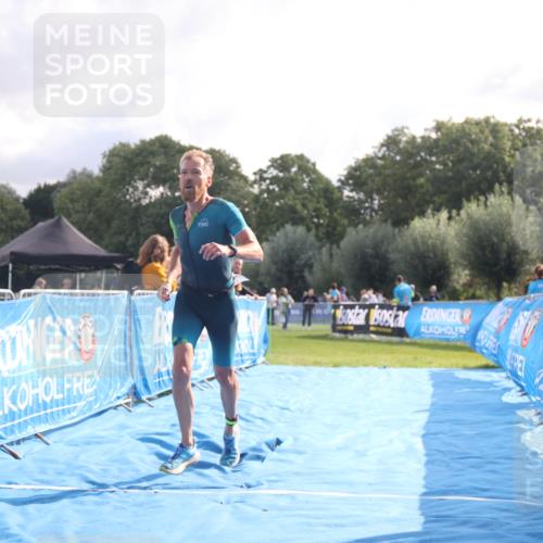 25.08.2024 - Elbe Triathlon Hamburg H.Heesch http://msf.ph/oto/6837144 25.08.2024 10:18:37 Ziel 45 meine-sportfotos.de
