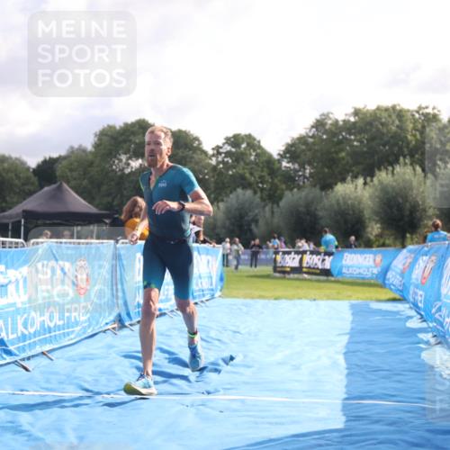 25.08.2024 - Elbe Triathlon Hamburg H.Heesch http://msf.ph/oto/6837150 25.08.2024 10:18:37 Ziel 45 meine-sportfotos.de