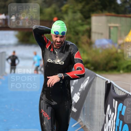 25.08.2024 - Elbe Triathlon Hamburg H.Heesch http://msf.ph/oto/6837158 25.08.2024 08:36:51 Schwimmen 44 meine-sportfotos.de