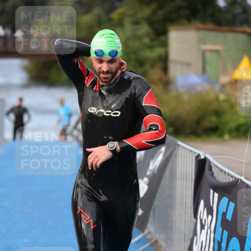 25.08.2024 - Elbe Triathlon Hamburg H.Heesch http://msf.ph/oto/6837169 25.08.2024 08:36:52 Schwimmen 44 meine-sportfotos.de