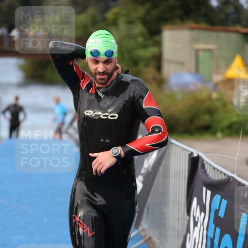 25.08.2024 - Elbe Triathlon Hamburg H.Heesch http://msf.ph/oto/6837172 25.08.2024 08:36:52 Schwimmen 44 meine-sportfotos.de