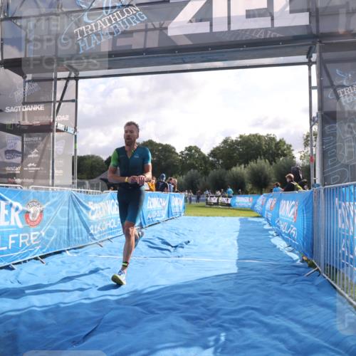 25.08.2024 - Elbe Triathlon Hamburg H.Heesch http://msf.ph/oto/6837191 25.08.2024 10:18:38 Ziel 45 meine-sportfotos.de