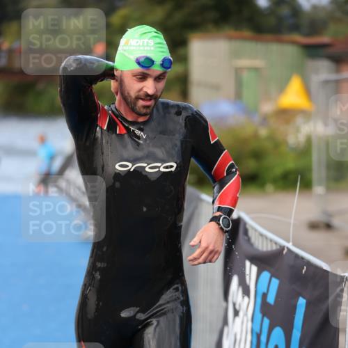 25.08.2024 - Elbe Triathlon Hamburg H.Heesch http://msf.ph/oto/6837194 25.08.2024 08:36:52 Schwimmen 44 meine-sportfotos.de